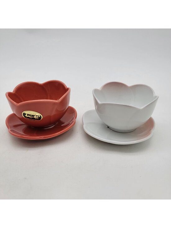 Utsuwa Japan Other - Utsuwa Japan Set Of 2 Petal Cups & Saucers  Red & White